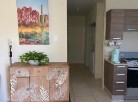 Your Cozy Summer Getaway, hotel u gradu Chaguanas Village