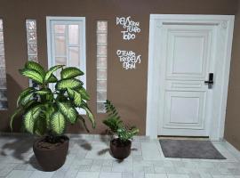 Casa Impecável com Ar, Self Check-in e Aceita Pets, Hotel in Joinville