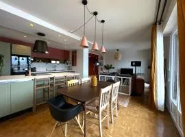 Spacious 2 bedroom apartment with stunning mountain view