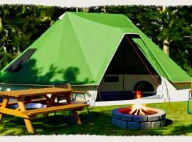 RWH Country Glamping Campsite 4, hotel i Stockton