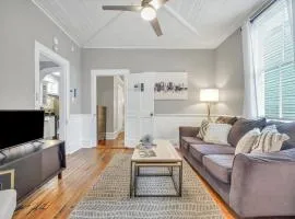 Historic 1905 Charming Bungalow 2 Blocks From King