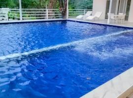 수비크에 위치한 호텔 Zoobic Glampz