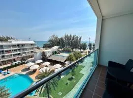 GrandBlue Resort & Beachclub