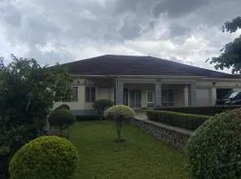 Spacious and staffed 3-bedroom house with WiFi and AC in Blantyre
