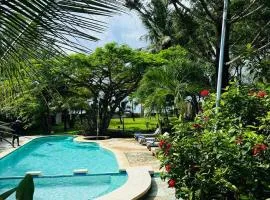 Florentina's Beachfront Villa in Diani Beach- Air Conditioning, Swimming Pool