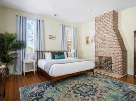Charleston Condo Steps to King St Sleeps 8