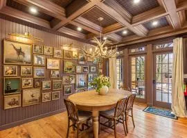 The Royce on Spring - High-End Family Getaway in Newport