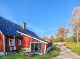 Cozy Home In Örkeljunga With Ethernet Internet