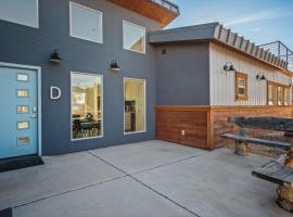 Timber & Tin D 2Bed 2Bath w Pool & Rooftop Deck, hotel a Kanab
