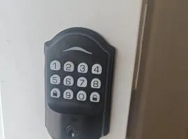 Vancouver Family Rooms- YVR 11 Min Drive, Free Parking & Wifi