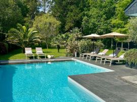 House With Private Pool And Spa In Carnac، فندق في كارناك