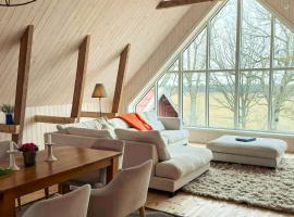 Renovated Stable With Views On Kinnekulle, ξενοδοχείο σε Källby