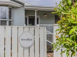 Three Pelicans by the Creek Pottsville- Huge Home