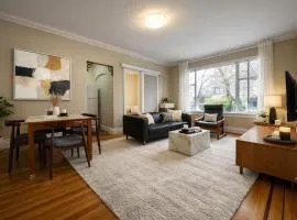 Bright 2BR Condo Steps to Robson and Beach