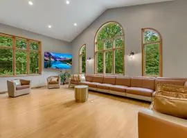 Poconos Villa arcade movie theater hot tub 20ppl