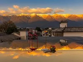 SIXI CANGSHAN MOUNTAINS GOLDEN SUNRISE MIRROR OF THE SKY SOUND SLEEP HOTEL DALI ANCIENT CITy