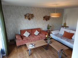 Grand appartement 80 m2 centre ville lumineux, Hotel in Parthenay
