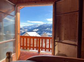 Cosy chalet, close to ski lift, beautiful views, hotel u gradu Lezen