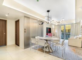 Spacious 2BR Family Suite with City View near Airport, City of Dreams, Solaire, PARQAL, Ayala Malls, and MOA, hotel sa Maynila