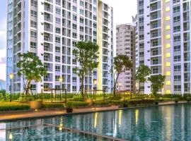 PoolView Condo Near MRT, Nice & Quiet, speedy net