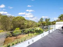 Room with Scenic Bush Views, Tranquility, Central Location