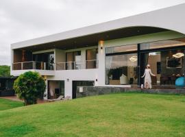 Porsampao Luxury Villa โรงแรมในBan Khok Khilek