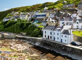The Fisherman's Neuk Coastal Home with Sea Views