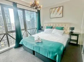 Luxury Heart CBD Top Floor Apartment SPA,GYM, Pool