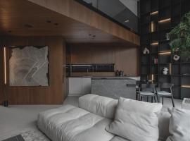 Modern House in Vilnius with Panoramic Forest View 15 min from Old Town、ヴィリニュスのホテル