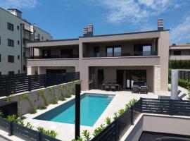 Luxury Villa Luka near Porec with heated Pool, хотел в Вабрига