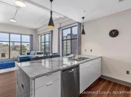 1 Queen Bedroom W City Views - Leonard Building