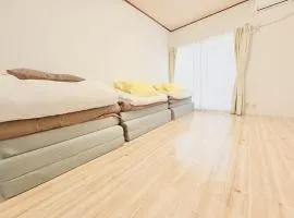FUDOHAIMU 5minute walk from Narita Station 10minute drive from airport Washing machine in each room Gas dryer