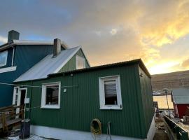 Over 100 years old charming townhouse, hotel Tvøroyriban