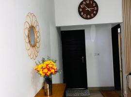 Adam, Hotel in San-Pédro