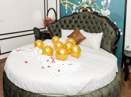 Green Luxury Hotel, hotel em Hà Ðông