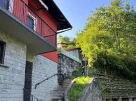 Bilocale con BALCONE a pochi minuti dal LAGO