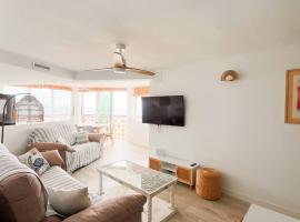 Vistas al Mar 1ª Línea Playa San Juan, hotel en Benimagrell