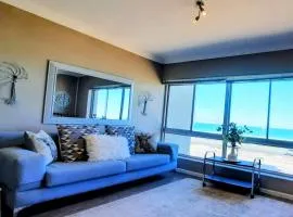 Amazing views with Pool in Bloubergstrand