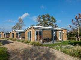 Chalet - Holidaypark Fort den Haak Vrouwenpolder, Hotel in Vrouwenpolder