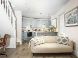 Myrtle Cottage - Pet friendly, 20m from beach, modern cottage