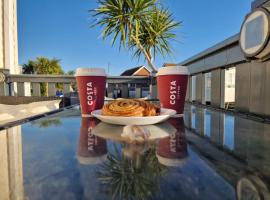 Seaside Holiday Home Inside a Resort, hotel a Selsey