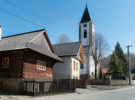 Drevenica by the Church Traditional Cottage Old Centre, Hotel in Zuberec