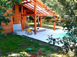 Le Chalet des Lièges leschaletssouslespins, Hotel in Vielle-Saint-Girons