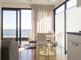 Waterhouse for 4 with Roof Terrace & Lake Views at Sneekermeer