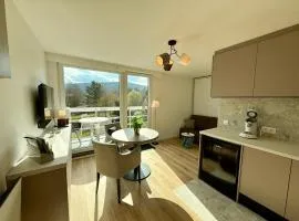 Studio moderne avec balcon , centre Han-sur-Lesse ,5 min Grottes