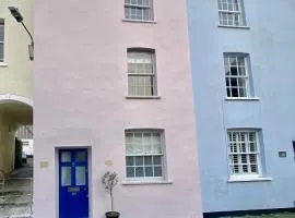 Little Monmouth 4 bedroom cottage, Old town Lyme Regis, dog friendly and parking