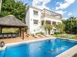 Andalusian Sun Villa with Private Pool & BBQ - EaW Homes