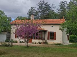 La Petite Maison 2 à 5 personnes Casteljaloux et Center Parcs à proximité, מלון בSaint-Martin-Curton