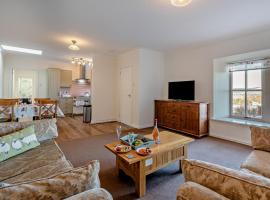2 Bed in Biggar oc-95516, hotel a Biggar