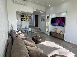 Duplex at Solemar resort, totally renovated, pools, tennis, basketball, football, hotel in Al Kaslīk